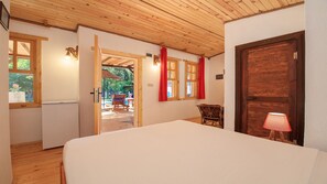 Habitación Confort | Espacio para trabajar con laptop, wifi gratis y ropa de cama 