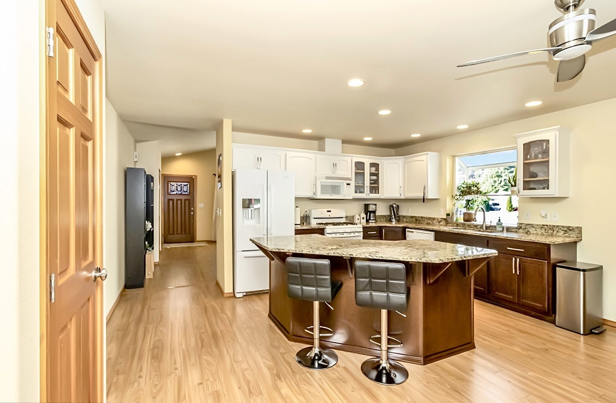 Cheerful 3 bedroom Rambler near Boeing and Costco