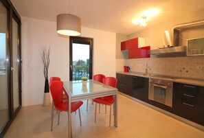Dining - 2-3 persons, Porec center, close to the beach, wifi, air conditioning (Porec)