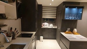 대용량 냉장고, 전자레인지, 밥솥, 조리 도구/접시/주방 기구