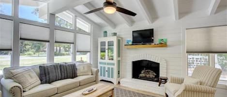 Smart TV, fireplace, DVD player