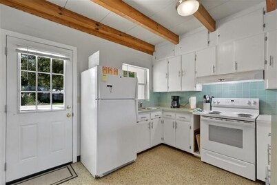 Bill Smith House A - great location with ocean views