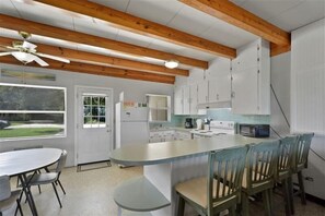 Fridge, microwave, oven, stovetop - Bill Smith House A - great location with ocean views (Jekyll Island)