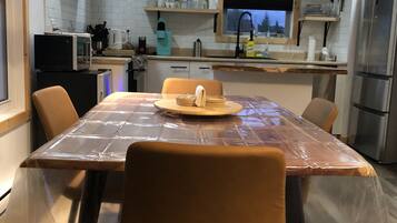 Micro-ondes, four, plaque de cuisson, lave-vaisselle