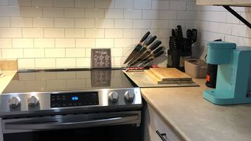 Micro-ondes, four, plaque de cuisson, lave-vaisselle