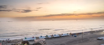 2 Br home, Sleeps 10, 1 min walk to Rosarito Beach