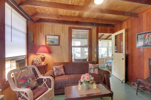 'Grandma's Cottage' w/ Sunroom: Walk to Beach