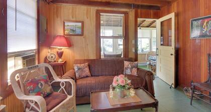 'Grandma's Cottage' w/ Sunroom: Walk to Beach