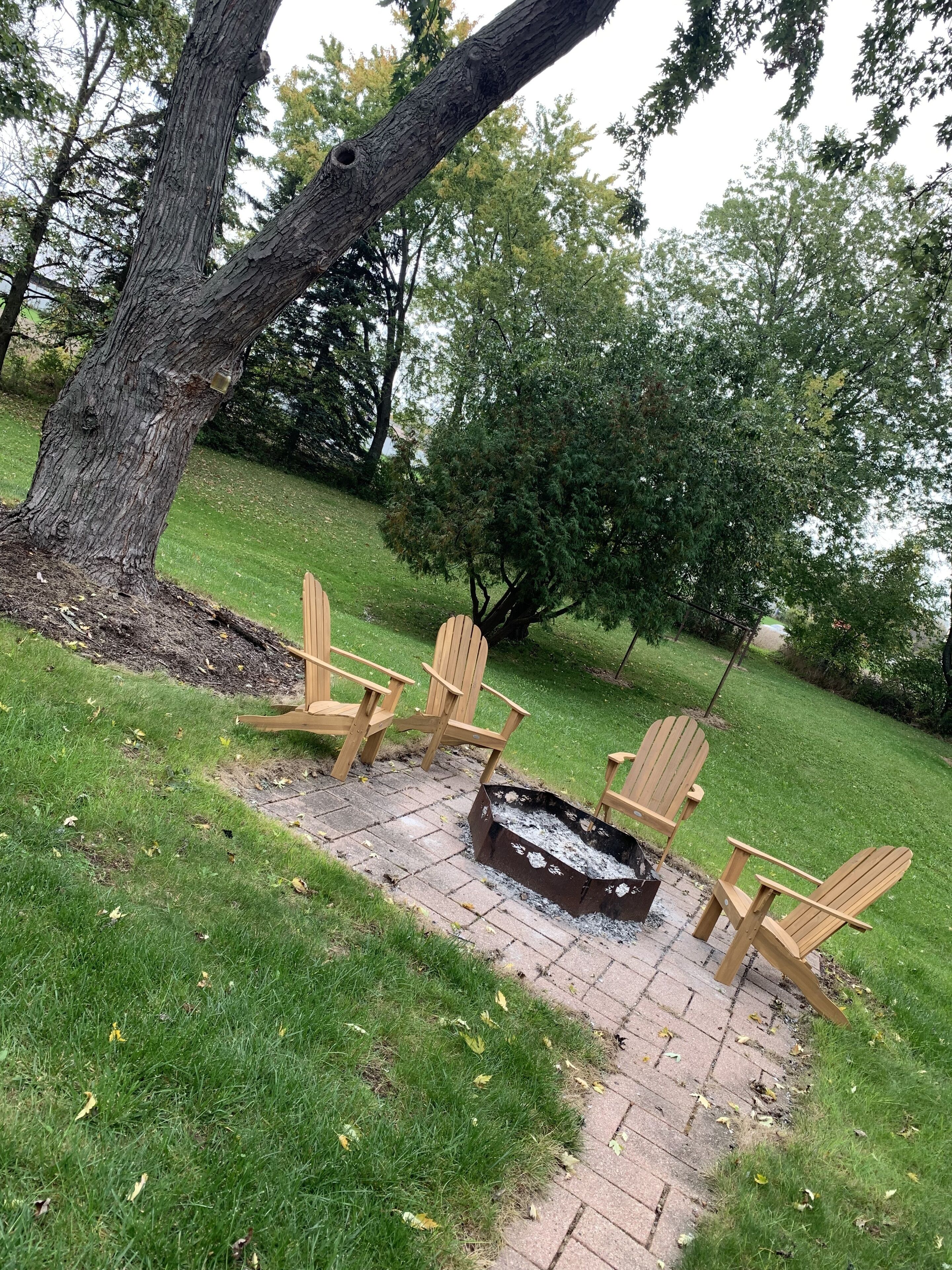 10 Minutes from Lambeau Field. Green Bay Packer Themed House!