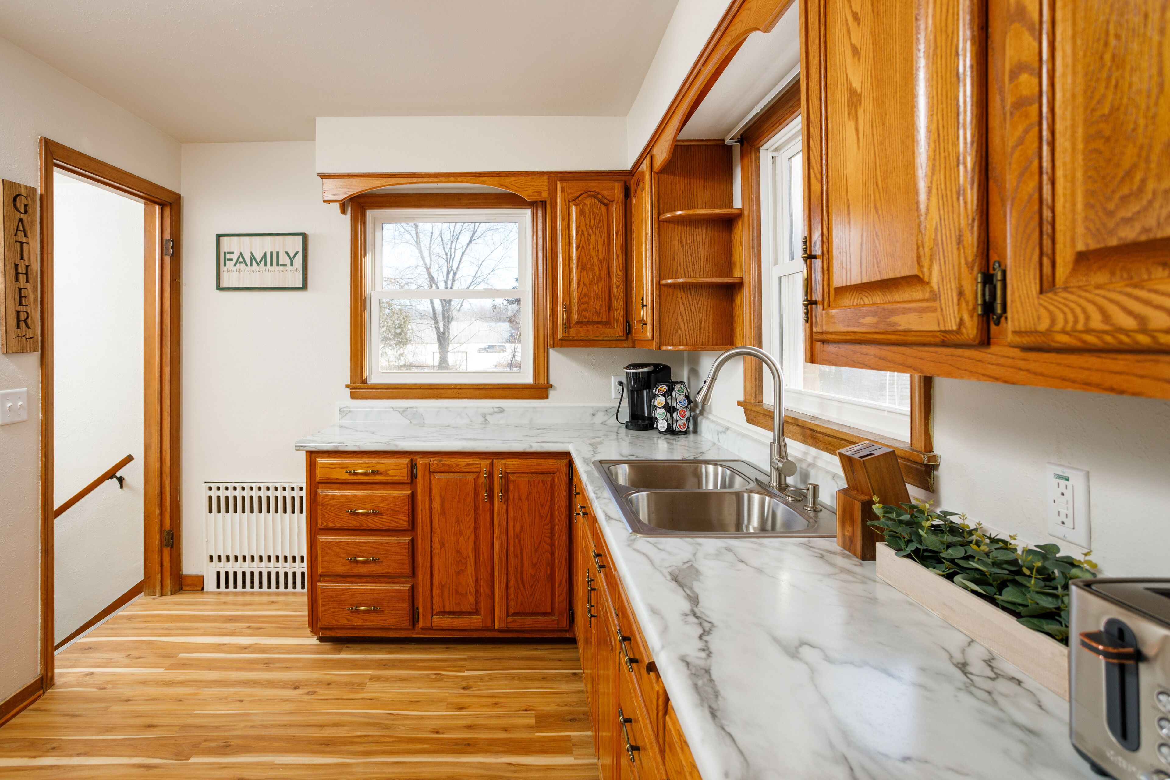 10 Minutes from Lambeau Field. Green Bay Packer Themed House!