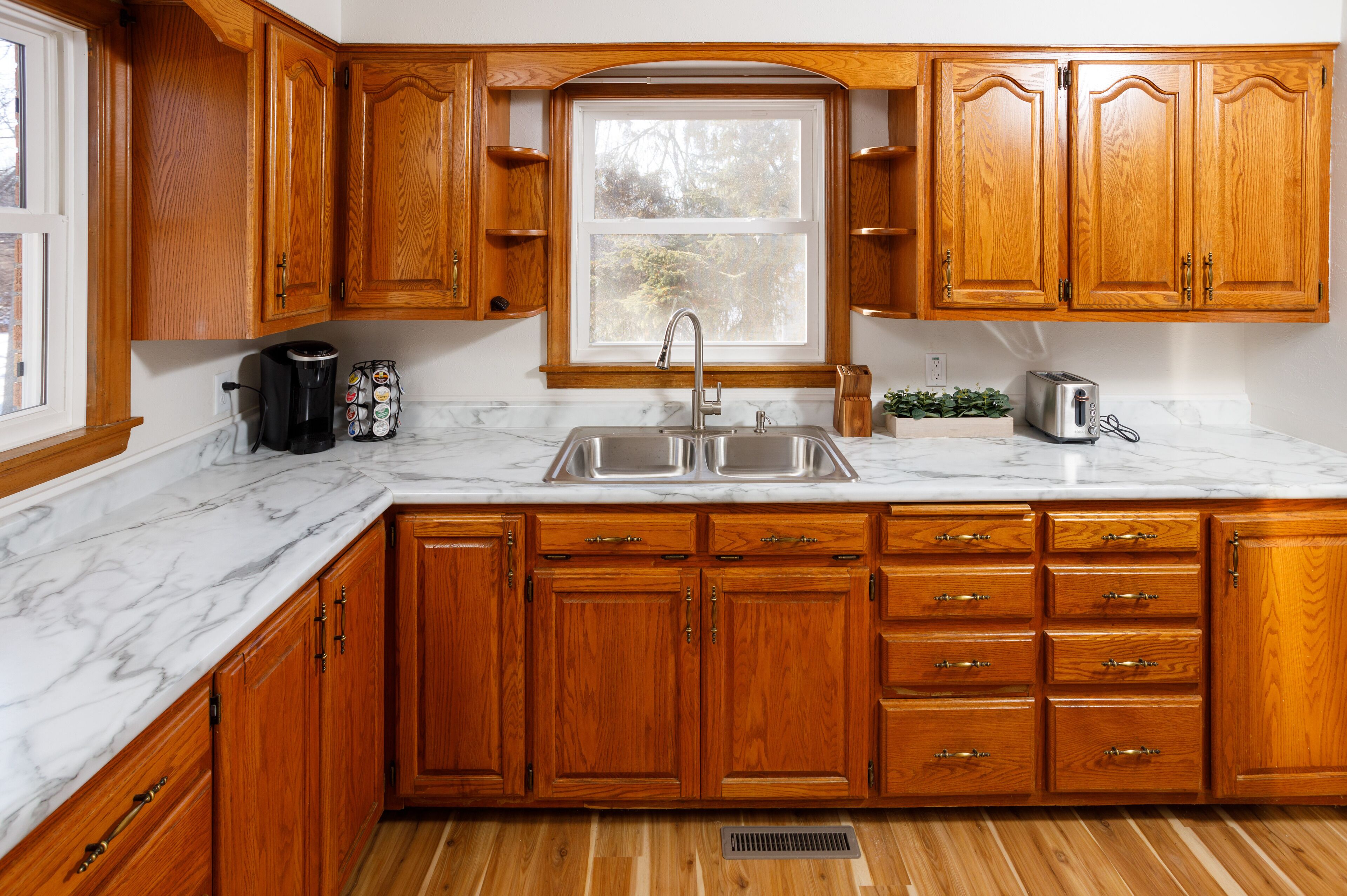 10 Minutes from Lambeau Field. Green Bay Packer Themed House!