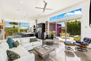 Unclassified image, 3 of 28, button