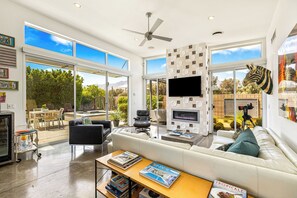 Unclassified image, 5 of 28, button