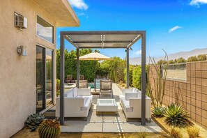 Terrace/patio - 'Troubadour' Mid Mod Getaway (Palm Springs)