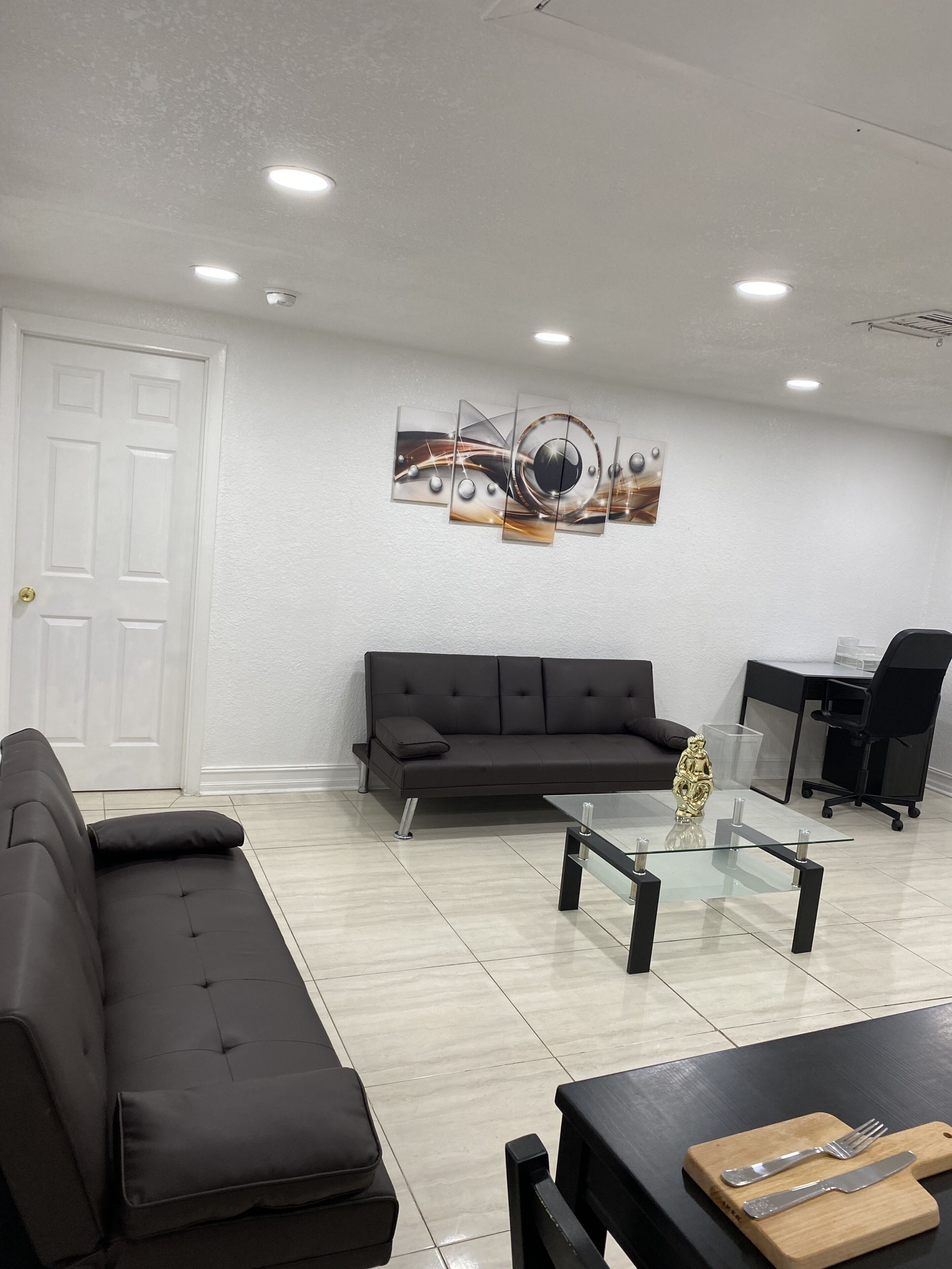 2-Cozy apartment in a residential home close to the beaches and Tampa parks