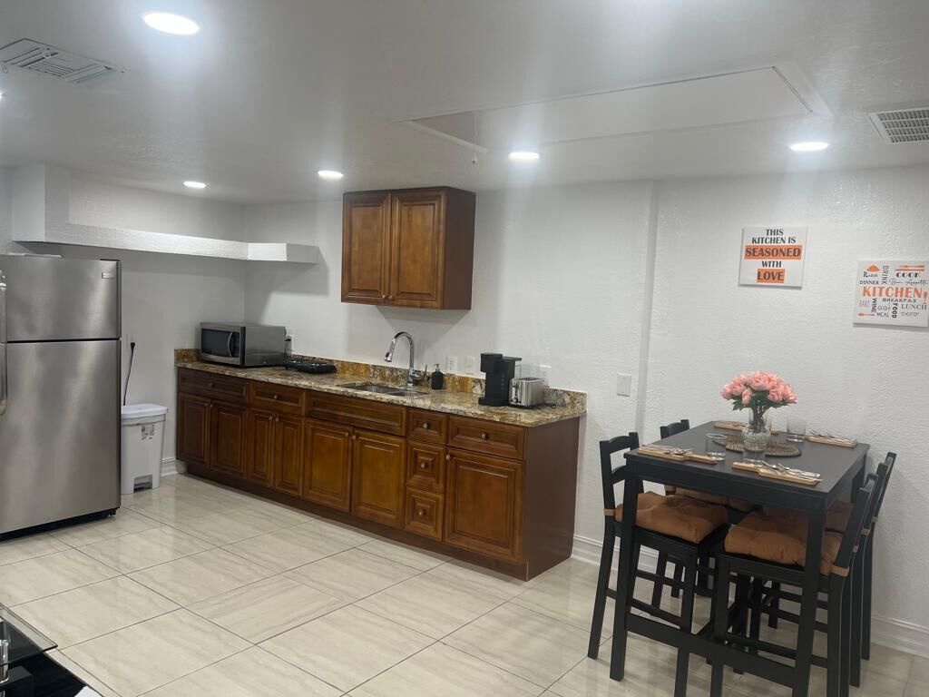 2-Cozy apartment in a residential home close to the beaches and Tampa parks