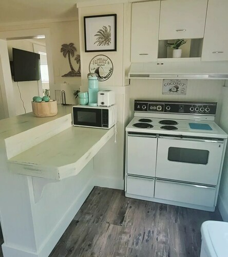 Coconut Cottage 2 Bedroom on Lake Chatuge!