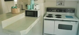 Coconut Cottage 2 Bedroom on Lake Chatuge!