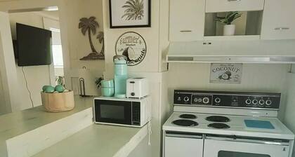 Coconut Cottage 2 Bedroom on Lake Chatuge!