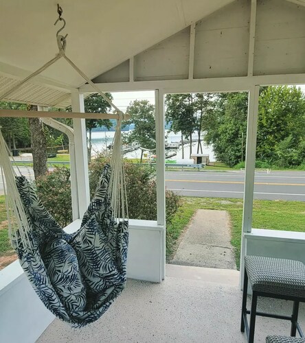 Coconut Cottage 2 Bedroom on Lake Chatuge!