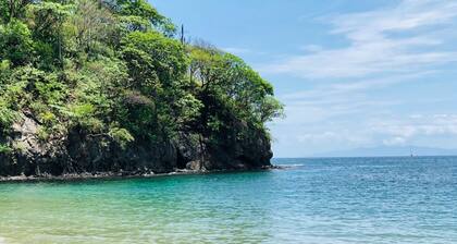 Hilltop Oasis – 5 Min to Ocotal Beach + Pools