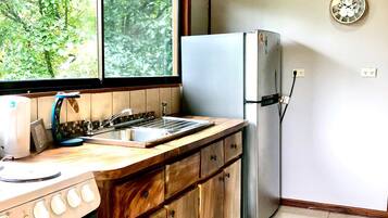 雪櫃、微波爐、焗爐、爐具