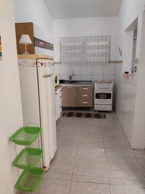 Fridge, microwave, stovetop, blender