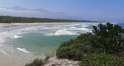 Great location! House 5 minutes walk from Praia da Enseada. We accept pets!!