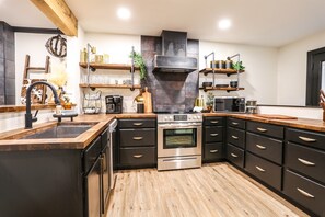 Frigorífic, microones, forn i placa de cuina 