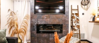 Rustic-Lux 2 bedroom 2 Bath