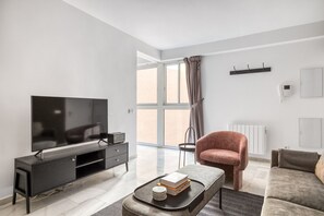 TV, stereo - Amazing Chueca 1BR, in the heart of Madrid, by Blueground (Madrid)