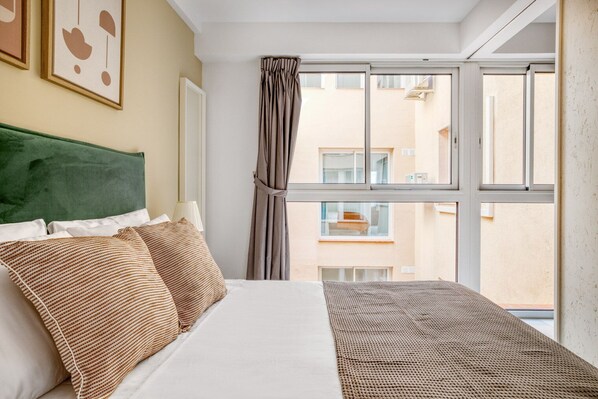 1 bedroom, iron/ironing board, WiFi, bed sheets - Amazing Chueca 1BR, in the heart of Madrid, by Blueground (Madrid)