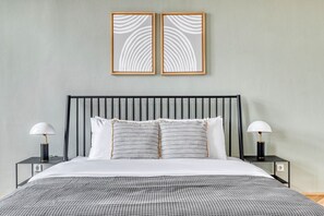 3 bedrooms, iron/ironing board, WiFi, bed sheets - Hip Innere Stadt 3BR w/ Elevator, Best Location in Vienna, by Blueground (Vienna)