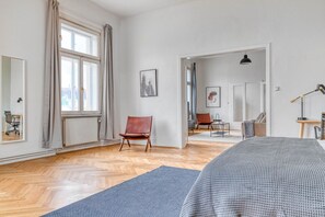 3 chambres, fer et planche à repasser, Wi-Fi, draps fournis