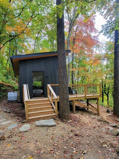 Get back to nature! Unique cabin in the mountains 15 minutes from Asheville N.C.