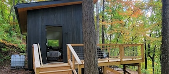 Get back to nature! Unique cabin in the mountains 15 minutes from Asheville N.C.
