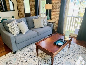 Smart TV, streaming services, stereo - Charming Creole Cottage 2 Blocks Across Rampart St from French Quarter (New Orleans)