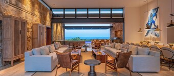 Stunning 11Bd Villa, Chef + Butler + Indoor Tennis + Steps from the Beach!!!