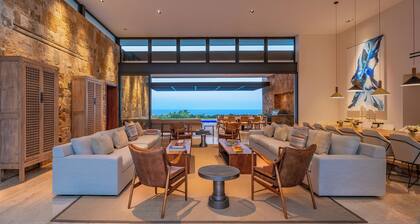 Stunning 11Bd Villa, Chef + Butler + Indoor Tennis + Steps from the Beach!!!