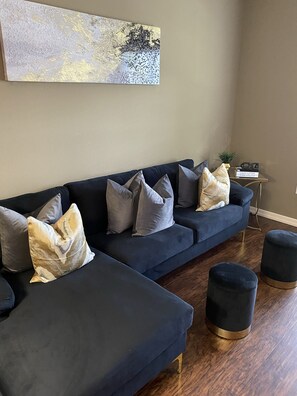 Living area - NEW! NEW! 3BR|2BA Townhouse - 7 Mins from Disney! (Kissimmee)