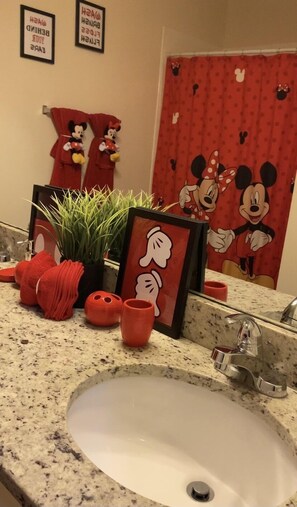 Shower - NEW! NEW! 3BR|2BA Townhouse - 7 Mins from Disney! (Kissimmee)