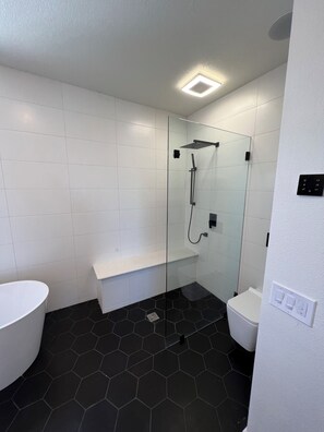 Combined shower/tub