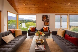 Smart TV, fireplace, books - Tahuna Lakeside | 3 min walk to town | Waterfront (Queenstown)