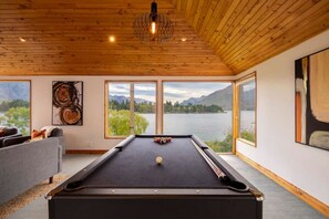 Games room - Tahuna Lakeside | 3 min walk to town | Waterfront (Queenstown)