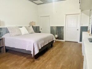 3 bedrooms, desk, free WiFi, bed sheets