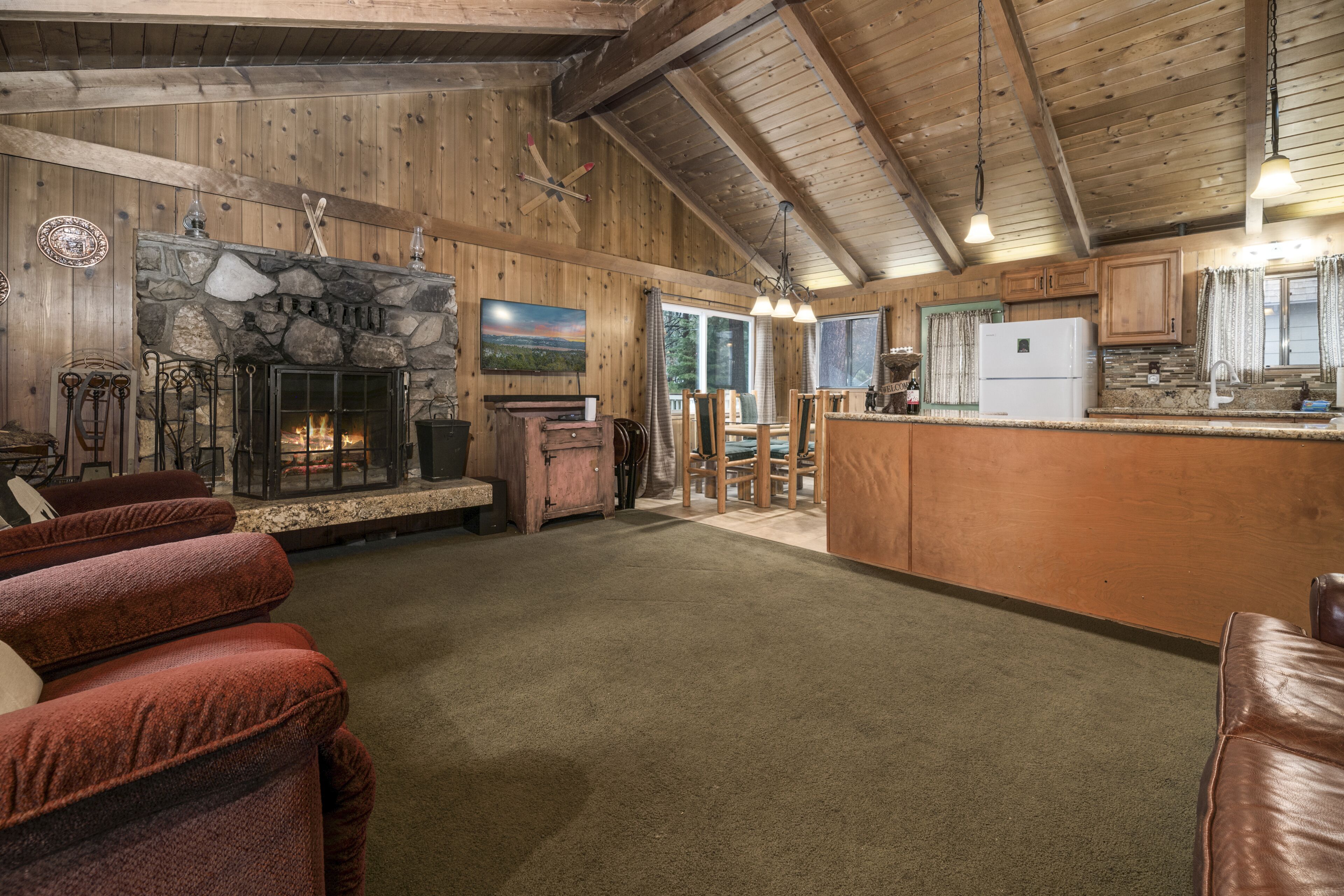 Unique home+2 New Master Suites! 0.6mi to Bear mtn