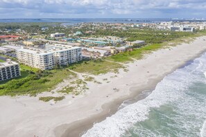 On the beach - Relax and Unwind Ocean-View Condo Step to the Beach with Heated pool and Tennis Court (Cocoa Beach)