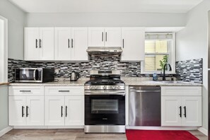 Private kitchen - Luxury Zen Balcony Oasis Beachfront Resort (Miami Beach)