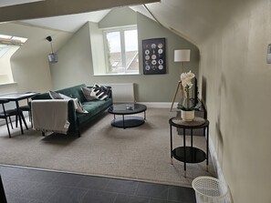 TV - Charming 1-Bed loft in Caerleon (Newport)