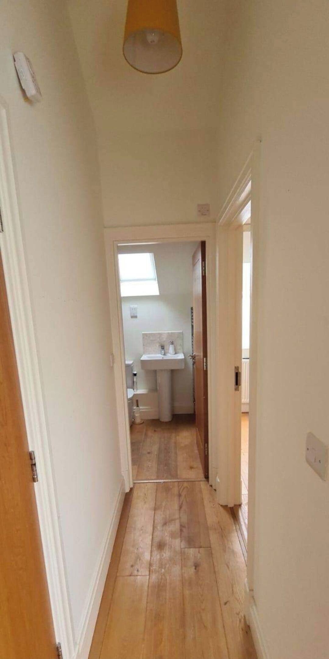 Chuveiro, toalhas de banho